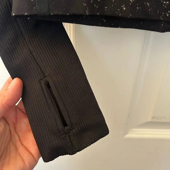 Lululemon - Rest Less Cropped 1/2 Zip - Herringbone Fade Black / White - Picture 5 of 7